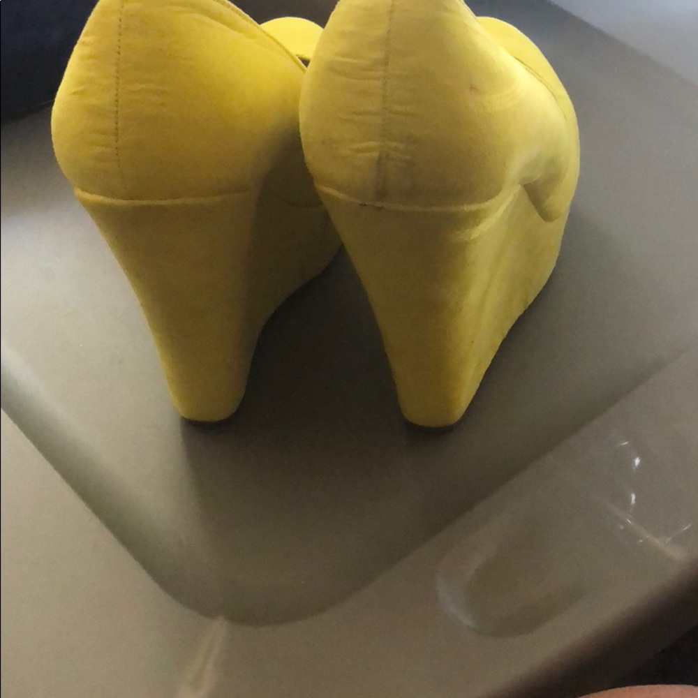 Shoes - Picture 3 of 4